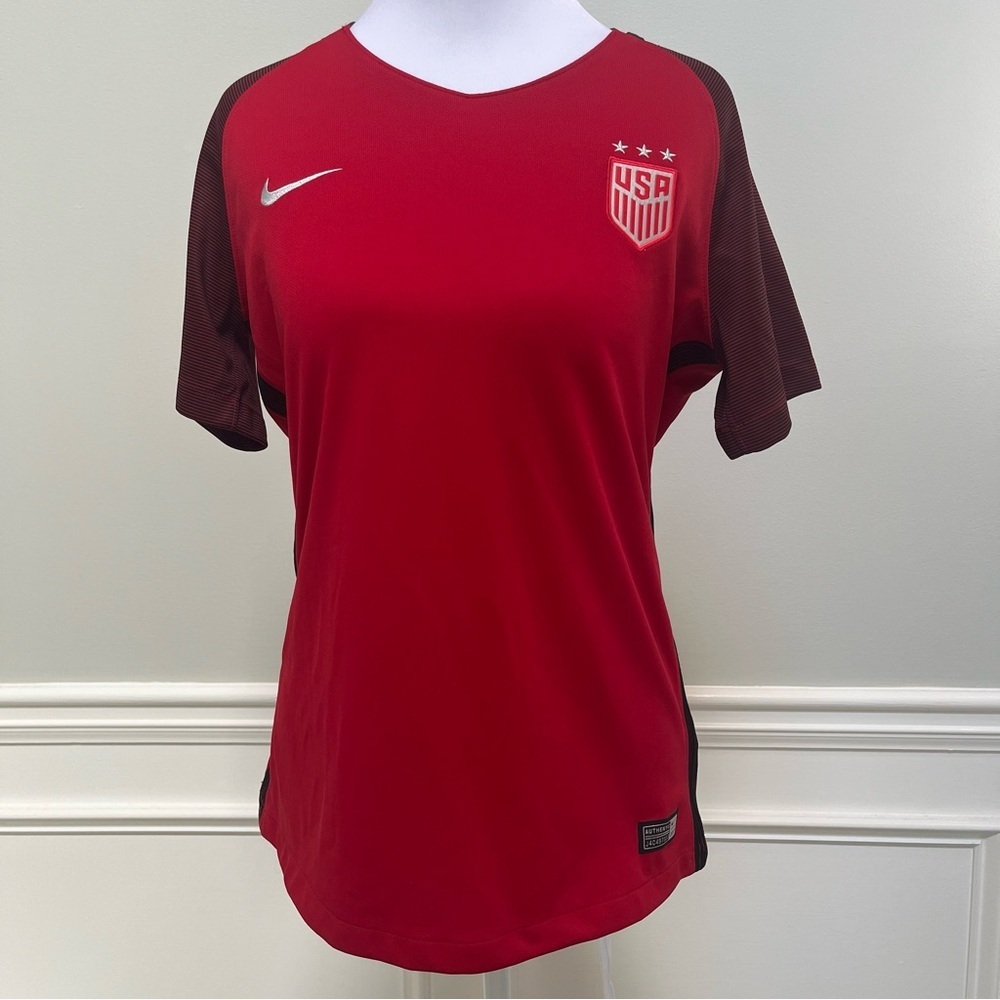 Nike Women's Red and Burgundy Soccer Jersey S